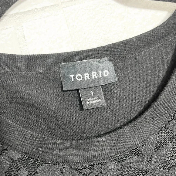 Torrid Black Knit Short Sleeve Shirt with Front Lace Detail Women's Size 1X - Picture 6 of 8